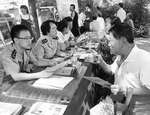福建省龙海市市场监督管理局开展安全生产进社区宣传咨询服务活动