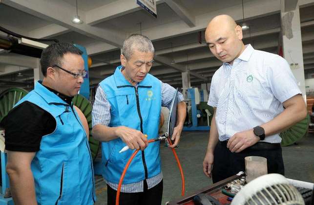 杭州临安 劳模工匠发挥专长深入一线开展 三服务