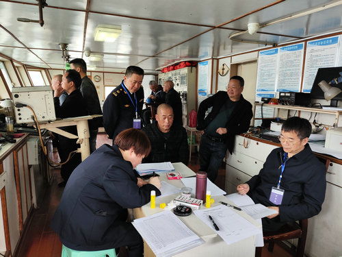 厚植为民情怀 靶向精准服务 泸州市航务管理局开展四川长江水运公司技术船员延伸航线考试工作