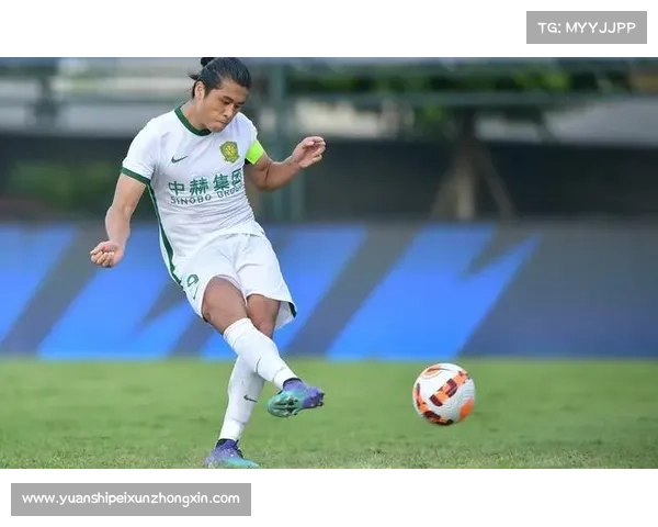张玉宁回归国安!停赛两战终解禁,全队列队拍头迎核心 张玉宁回归国安!停赛两战终解禁,全队列队拍头迎核心